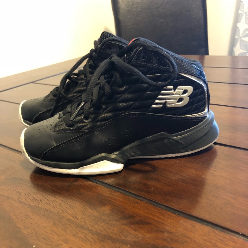 🍁 New Balance 907 Basketball Sneaker